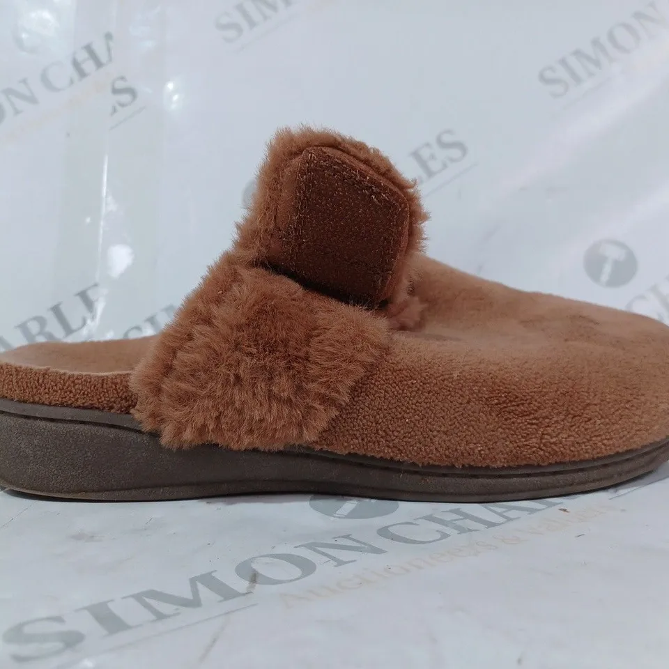 BOXED PAIR OF VIONIC MARIEL SLIPPERS IN TOFFEE SIZE 3 