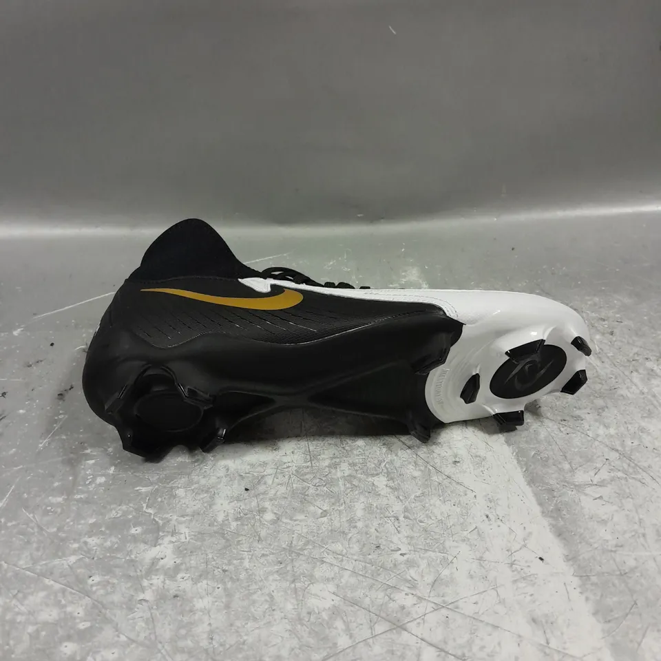 PAIR OF NIKE SKIN PHANTOM LUNA CYCLONE 360 FOOTBALL BOOTS IN WHITE/BLACK/GOLD SIZE UK 6