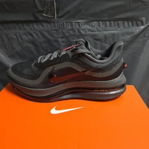 NIKE PEGASUS PREMIUM BLACK/ANTHRACITE – MEN'S TRAINERS UK 7.5 (EU 42)