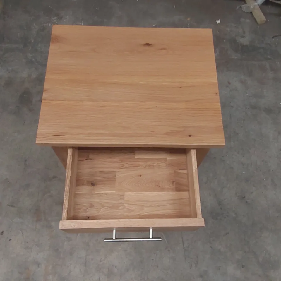 OPUS SOFA/LAMP TABLE