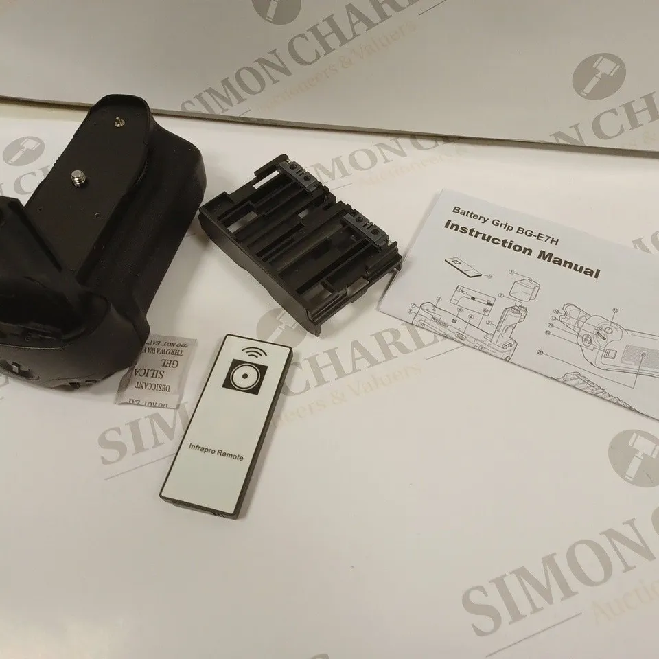 BOXED DSTE BATTERY GRIP- FITS FOR CANON 7D
