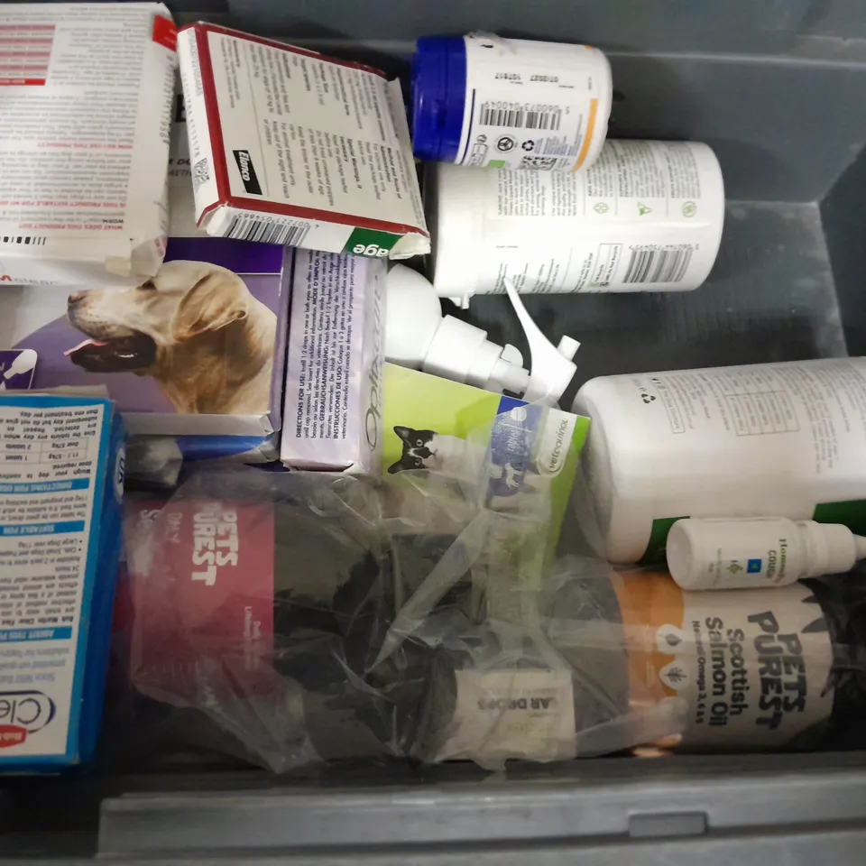 LOT OF ASSORTED PET CARE ITEMS TO INCLUDE PROTEXIN GUT BALANCER, FLEA CARE AND YUMOVE SUPPLEMENTS