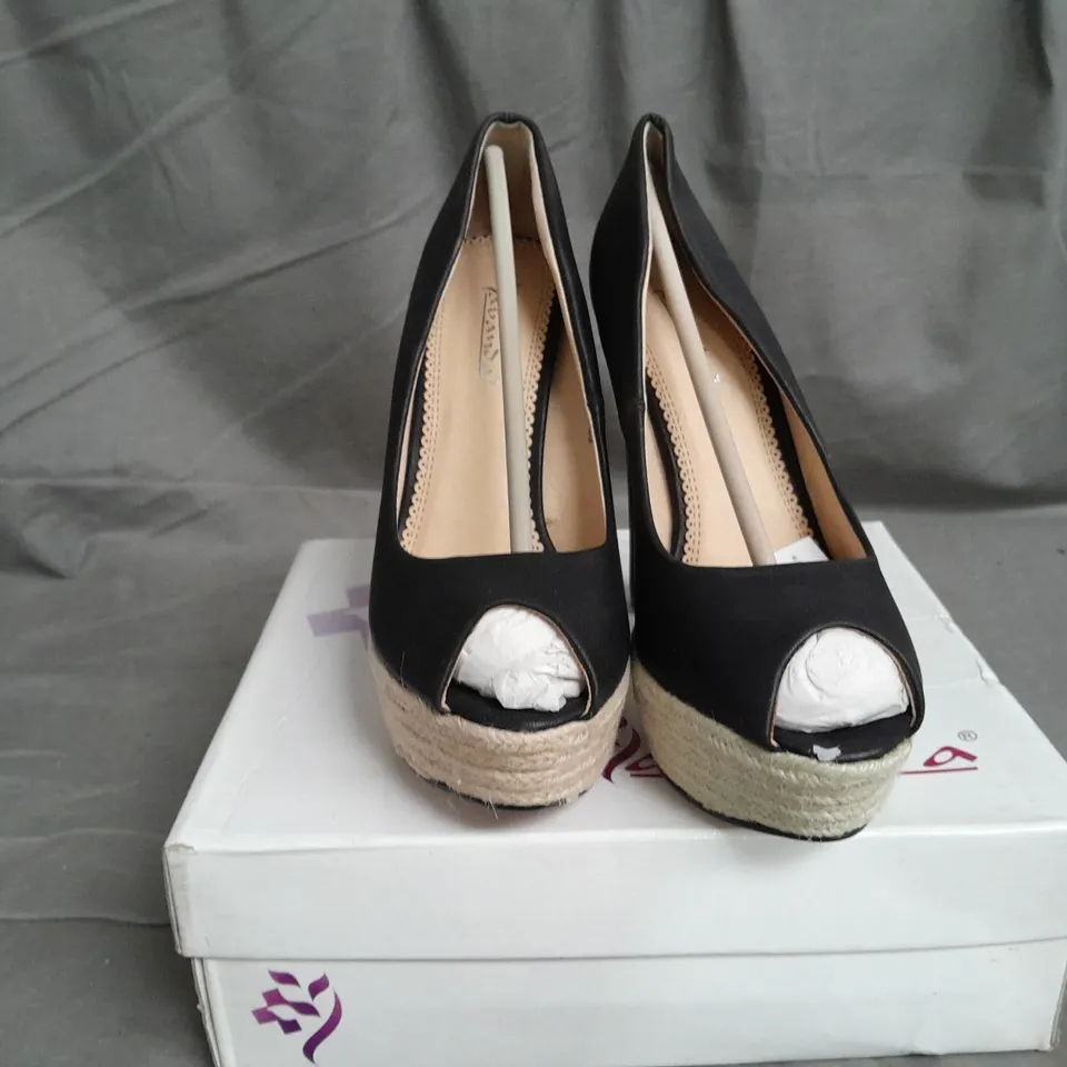 APPROXIMATELY 10 BOXED PAIR OF BLACK HEELED OPEN TOE SHOES IN VARIOUS SIZES TO INCLUDE SIZE 38EU 