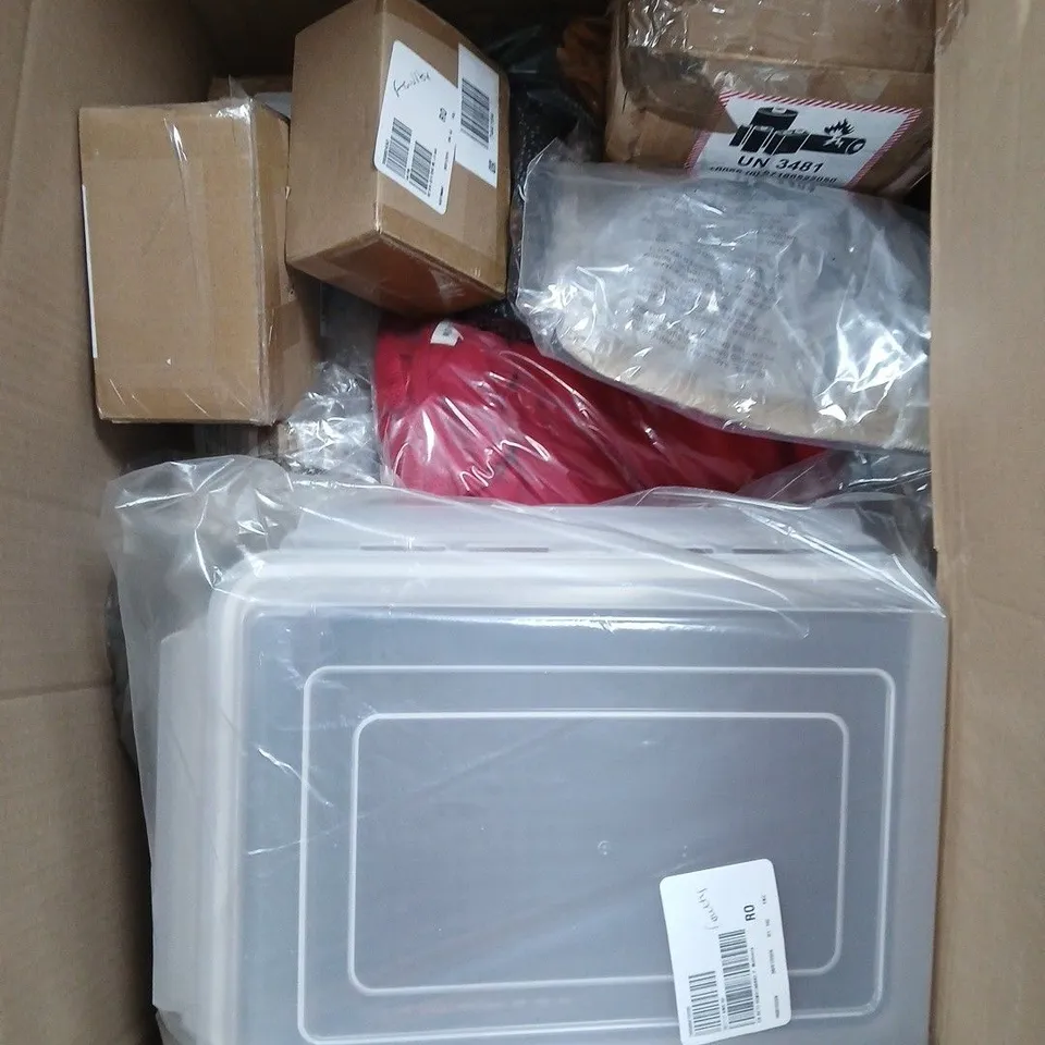 APPROXIMATELY 15 ASSORTED HOUSEHOLD PRODUCTS TO INCLUDE STORAGE BOXES, CLOTHING, SOLAR LIGHT ETC