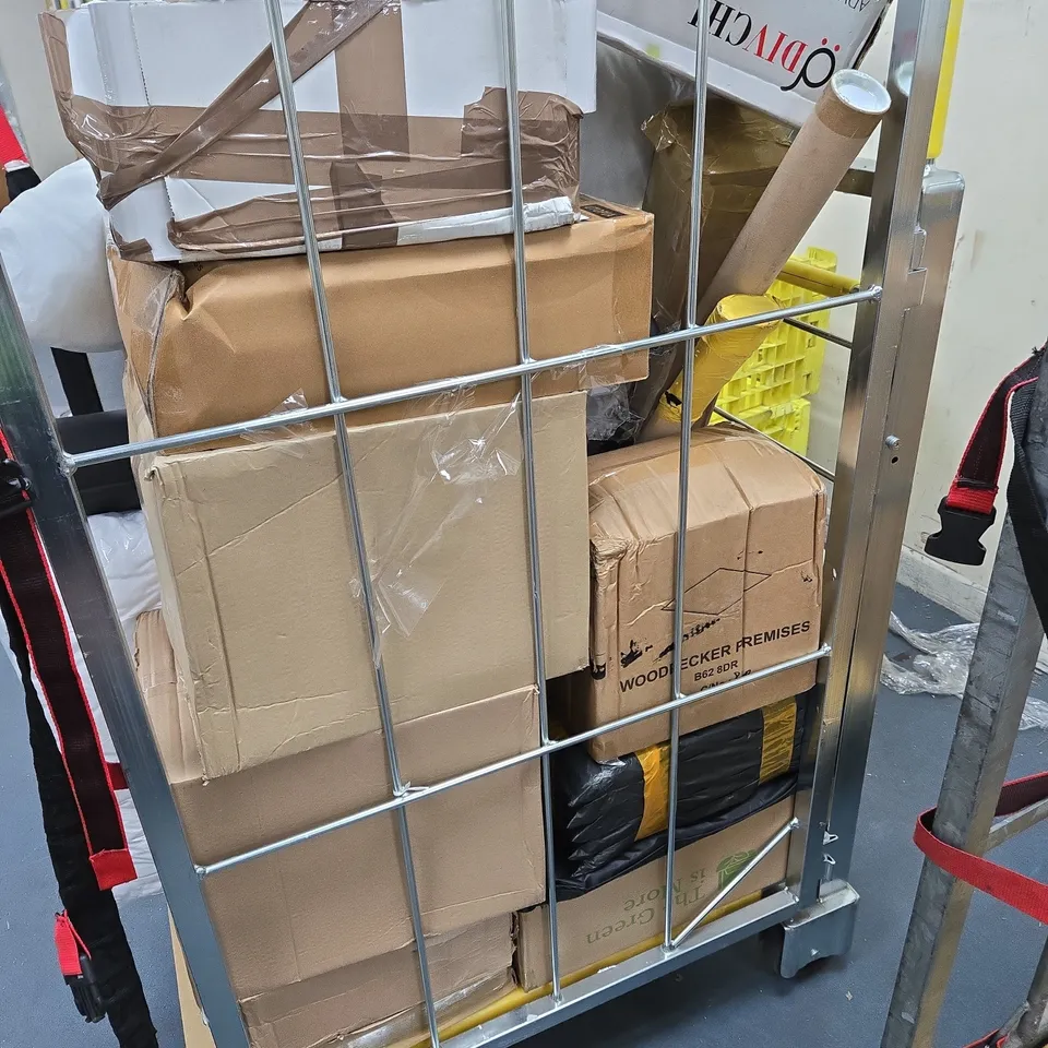 CAGE OF APPROXIMATELY 10 ASSORTED HOUSEHOLD ITEMS TO INCLUDE - GOLF PRACTICE SWING SET , MOP AND BUCKET KIT , PRINTING LABELS , ETC - COLLECTION ONLY 