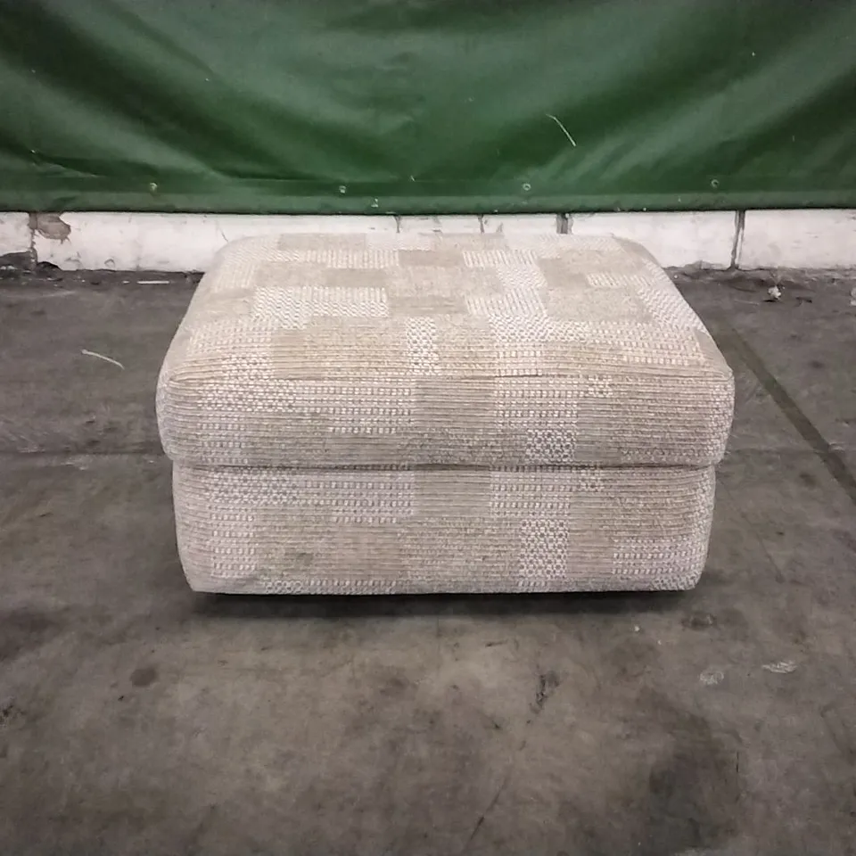 QUALITY BRITISH DESIGNED & MANUFACTURED G PLAN AVON 19 STORAGE FOOTSTOOL FARO SAND FABRIC