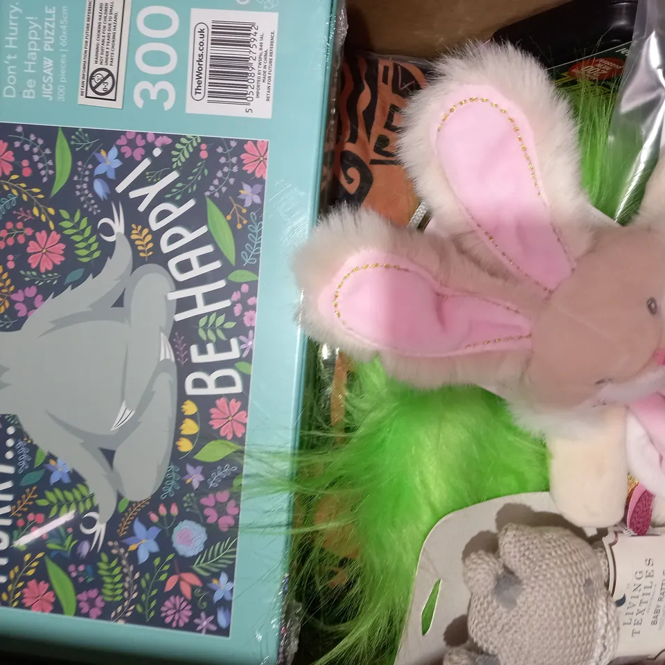 BOX OF APPROXIMATELY 10 ASSORTED TOYS AND GAMES TO INCLUDE WOODLAND FRIENDS YARNS, DINOSAUR STATIONARY SET, KITTY-CAT KLOCK