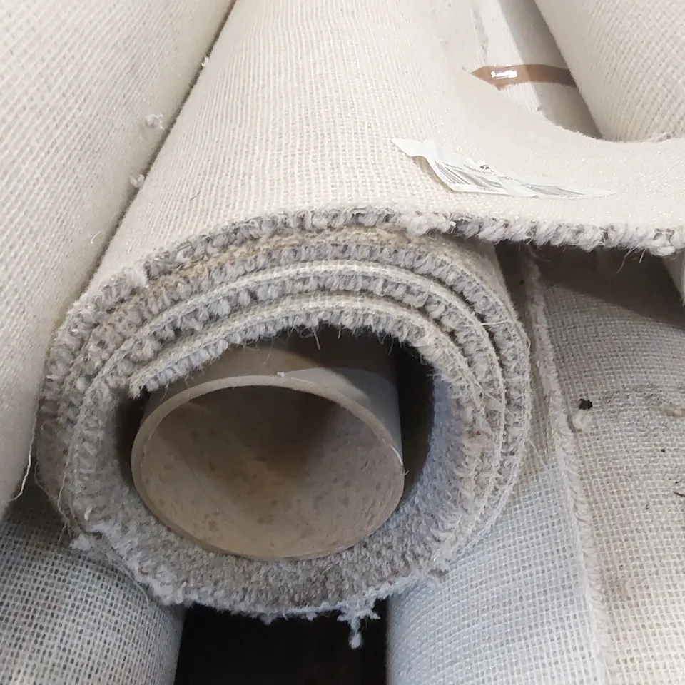 ROLL OF QUALITY HEATHCOTE BOUCLE CARPET - APPROXIMATELY 5 x 1.91m