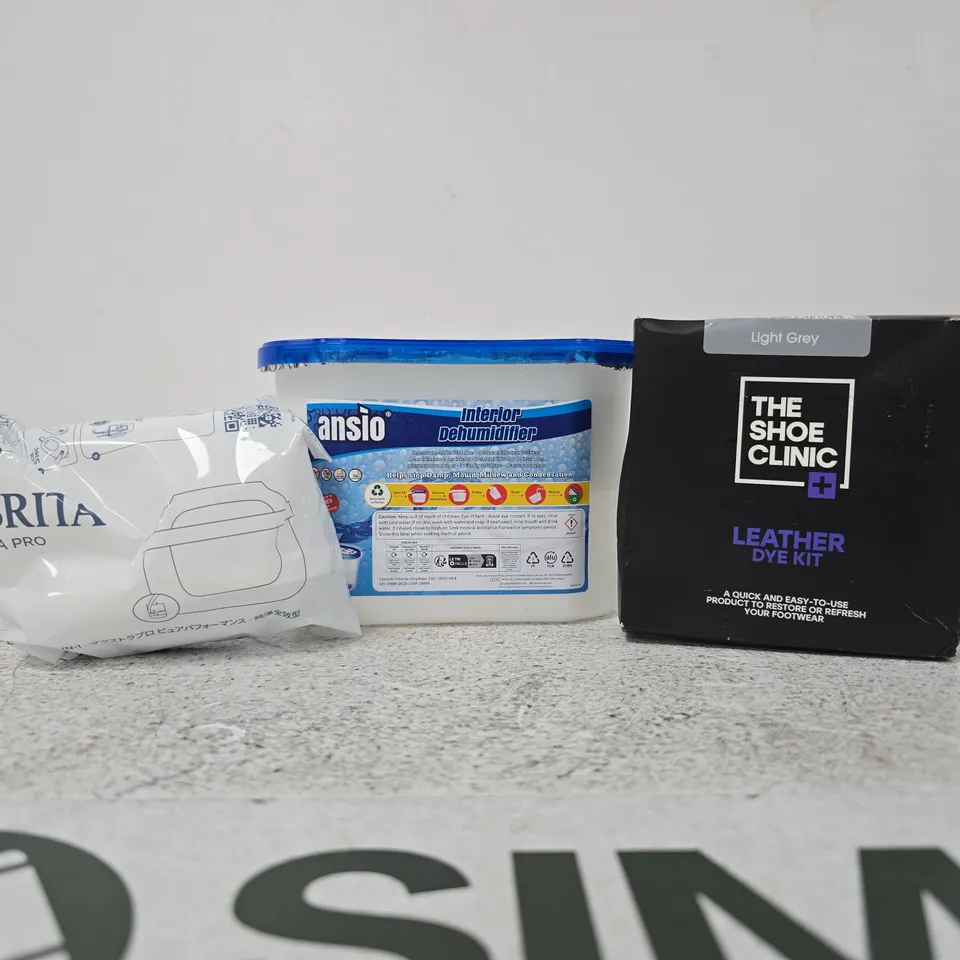 APPROXIMATELY 10 ASSORTED HOUSEHOLD ITEMS TO INCLUDE INTERIOR DEHUMIDIFIER, ETC