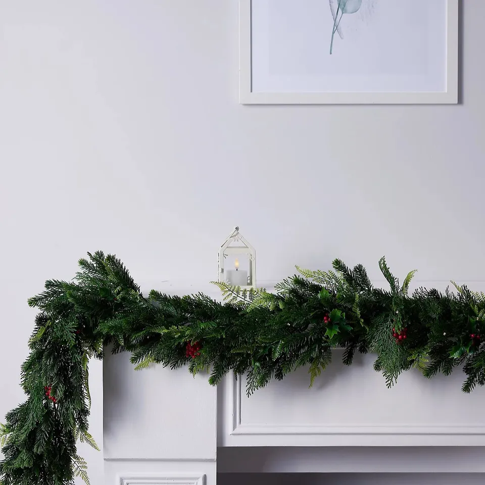 DRESS YOUR DOOR PRE LIT DECOR