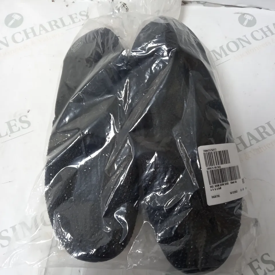 SKECHERS MAUVE SLIP ON SHOES - SIZE 4.5