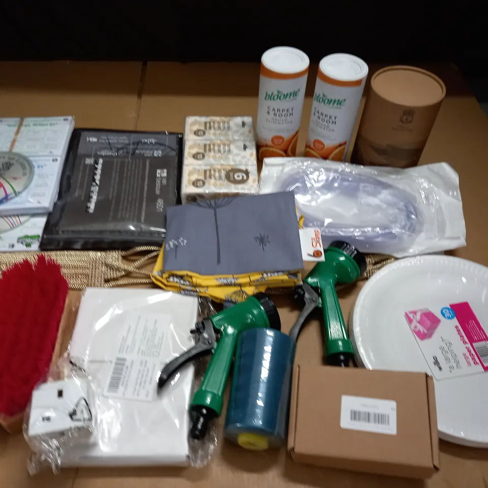 LARGE QUANTITY OF ASSORTED HOUSEHOLD ITEMS TO INCLUDE CARPET ODOUR ELIMINATOR, HIP FLASKS AND GRIP STRIPS