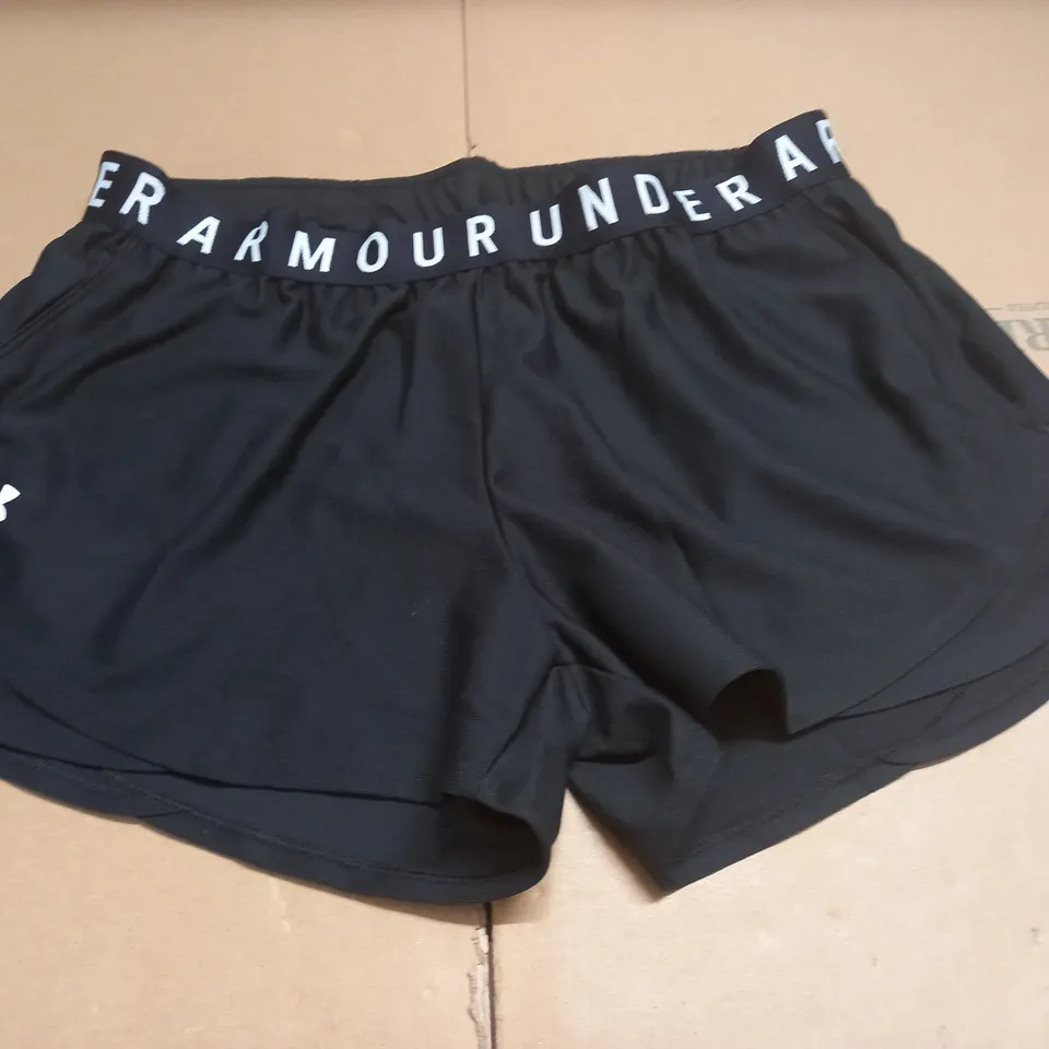 UNDER ARMOUR BLACK SHORTS - LG