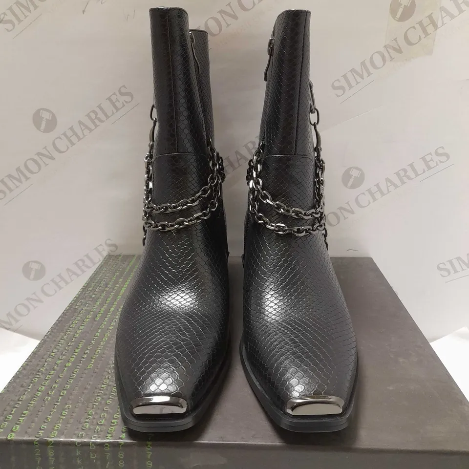 KOI SIGNAL WESTERN GRUNGE BOOTS, BLACK - SIZE 5