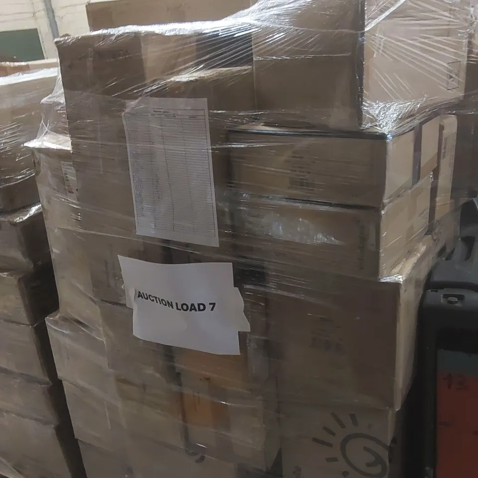 PALLET CONTAINING A VERY LARGE QUANTITY OF ASSORTED DESIGNER LIGHTING PRODUCTS