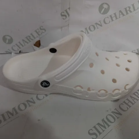 BOXED PAIR OF CROCS SANDALS IN WHITE - UK SIZE 9