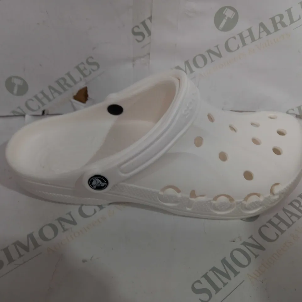 BOXED PAIR OF CROCS SANDALS IN WHITE - UK SIZE 9