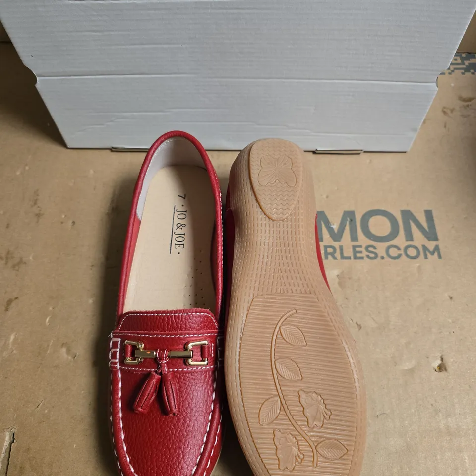 RED LEATHER LOAFERS WITH GOLD HORSEBIT – JO&JOE, UK 7