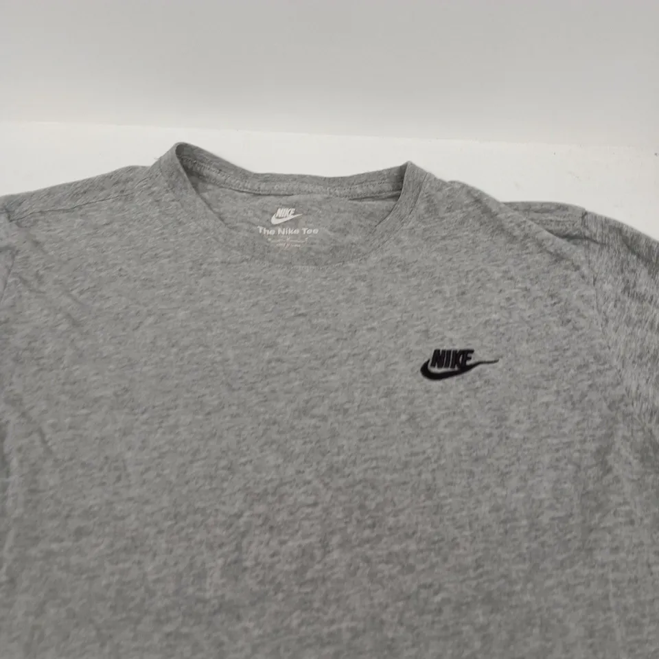 NIKE HEATHER GREY T-SHIRT -SIZE M