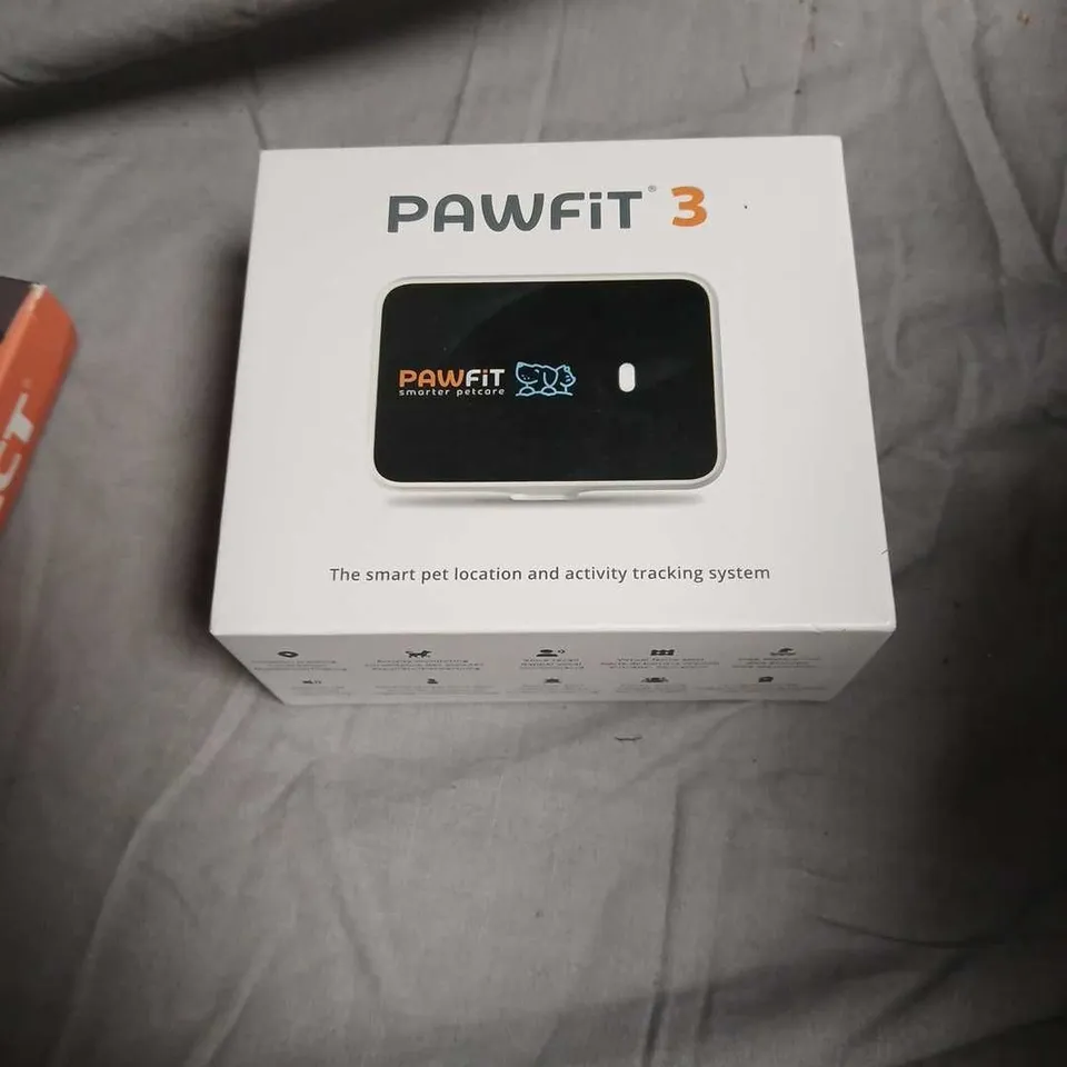 BOX OF APPROXIMATELY 10 ASSORTED ELECTRICAL ITEMS INCLUDING PAWFIT 3 PET LOCATION & ACTIVITY TRACKER – BOXED + CARBON MONOXIDE ALARM 