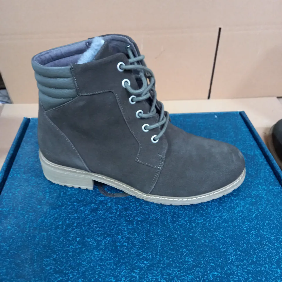 EMU EXPLORER BIRICET LACE UP WATERPROOF ANKLE BOOT - DARK OLIVE - UK SIZE 7