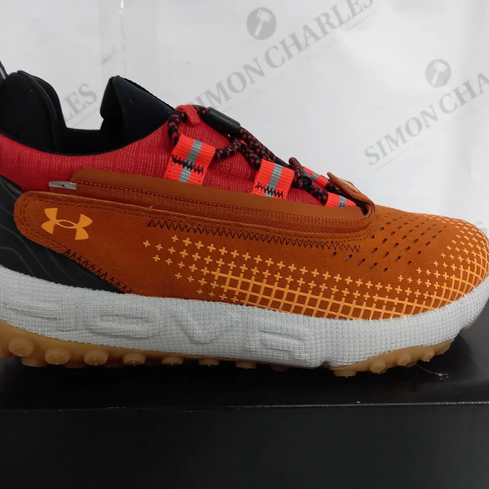 BOXED PAIR OF UNDER ARMOUR HOVR SUMMIT FT DELTA SHOES - ORANGE - 6.5 UK