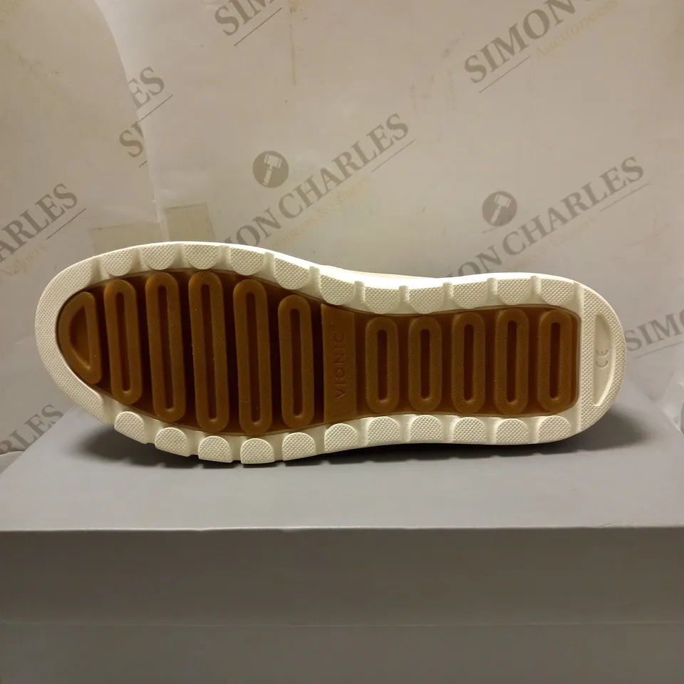 VIONIC CREAM HIGH TOP TRAINERS - SIZE 7.5