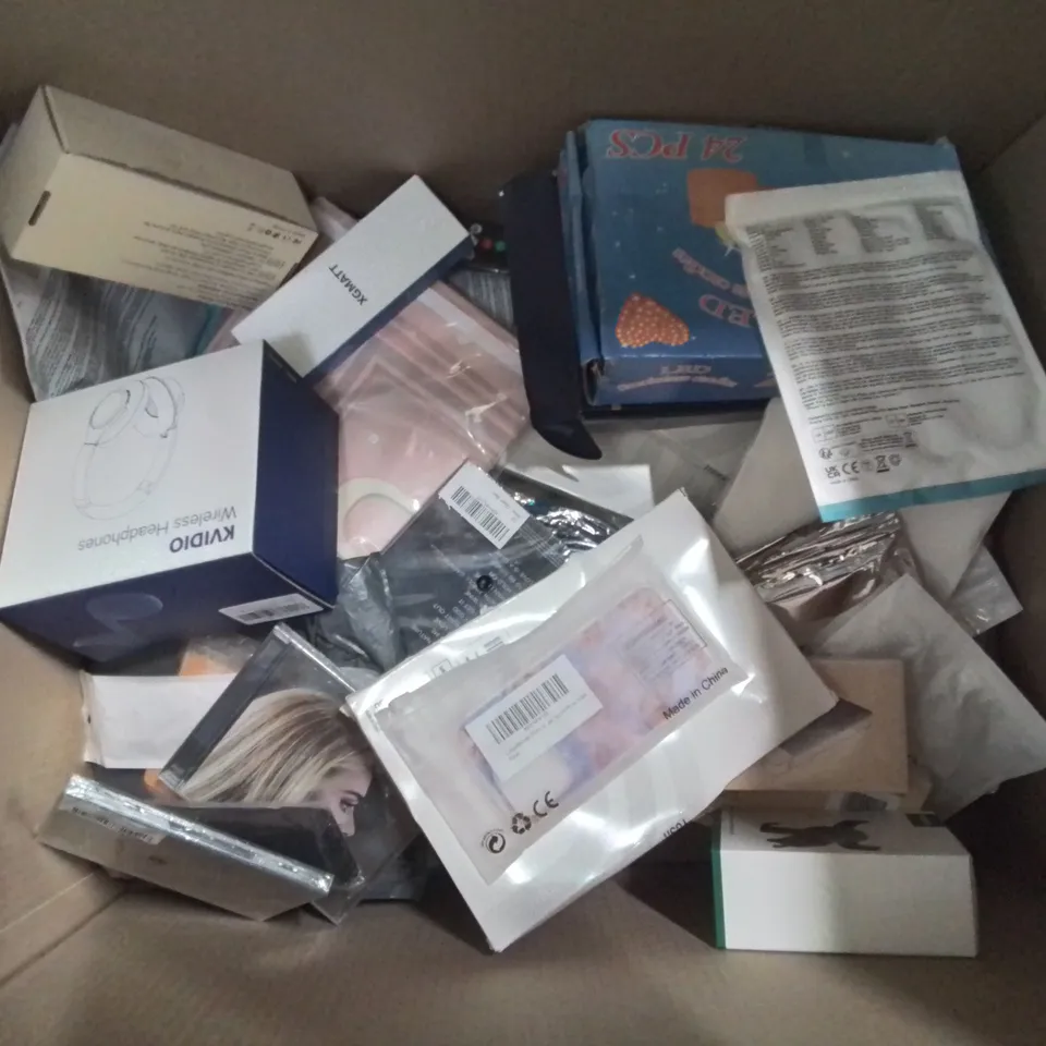 BOX CONTAINING LARGE AMOUNT OF MIXED BOXED ELECTRICAL ITEMS PHONE ACCESSORIES LIGHTING ETC.