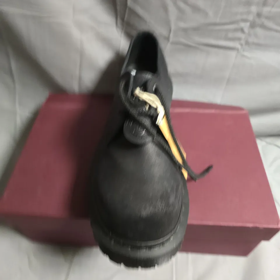 BOXED PAIR OF DR.MARTENS WAX COMMANDER SHOES - UK SIZE 9.5