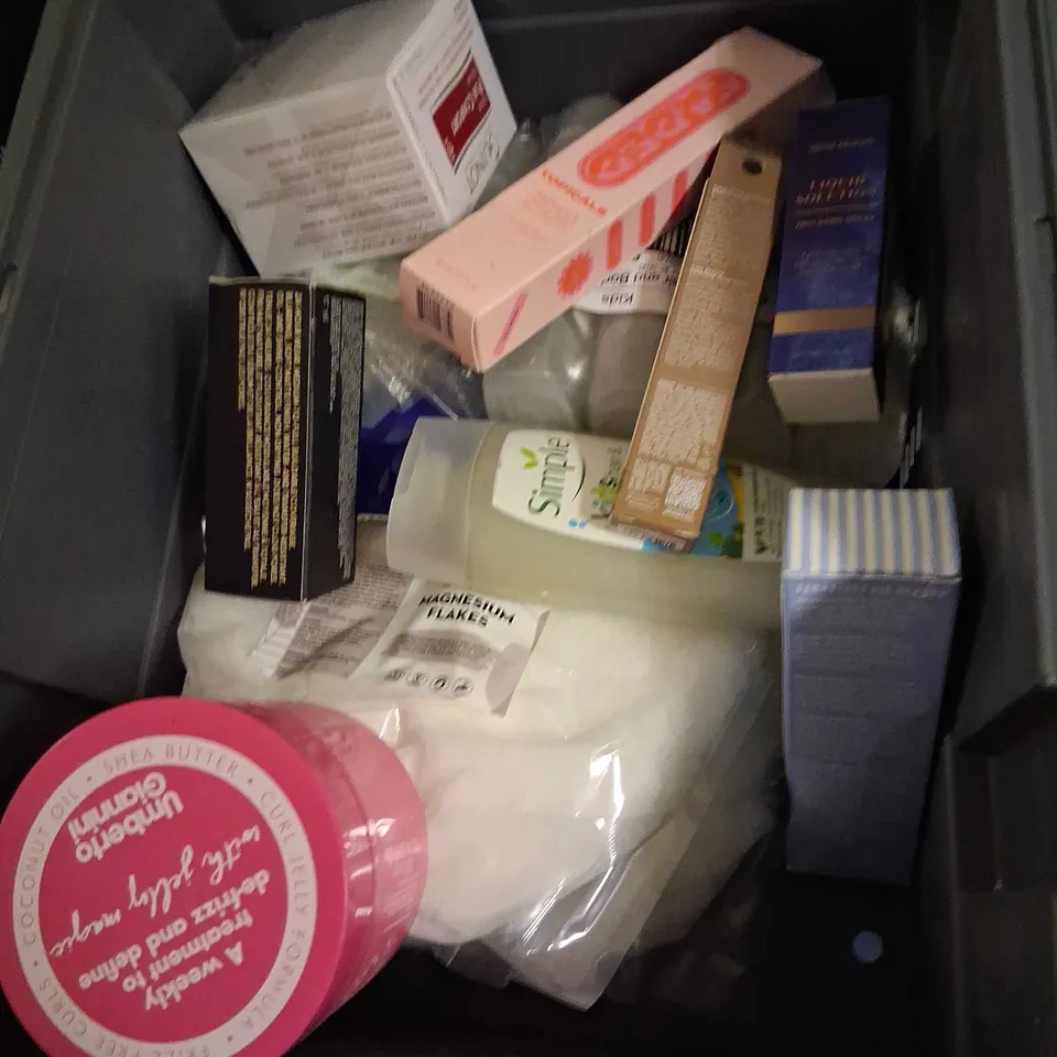 LARGE QUANTITY OF ASSORTED HEALTH AND BEAUTY PRODUCTS TO INCLUDE; PROVOKE, GRUUM, NARS AND LIFE SUPPLIES