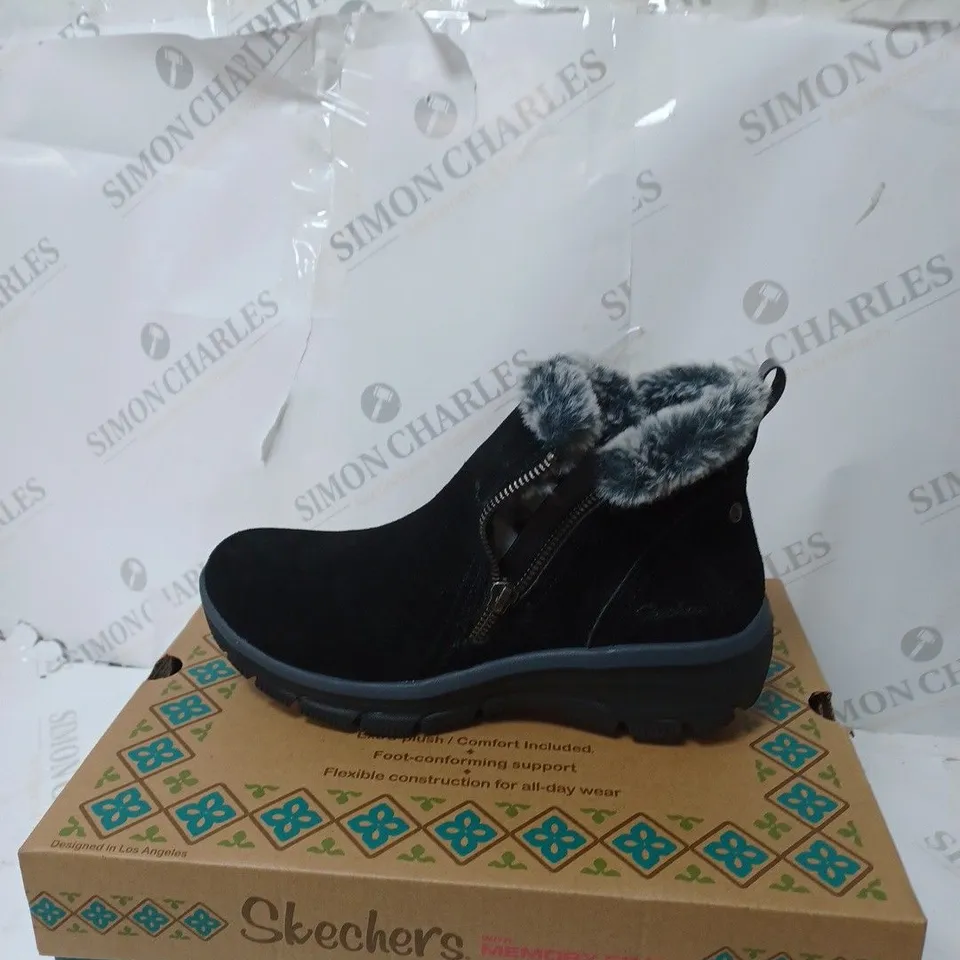 SKETCHERS HIGH ZIP BOOT BLACK SIZE 4 1/2 - BOXED 