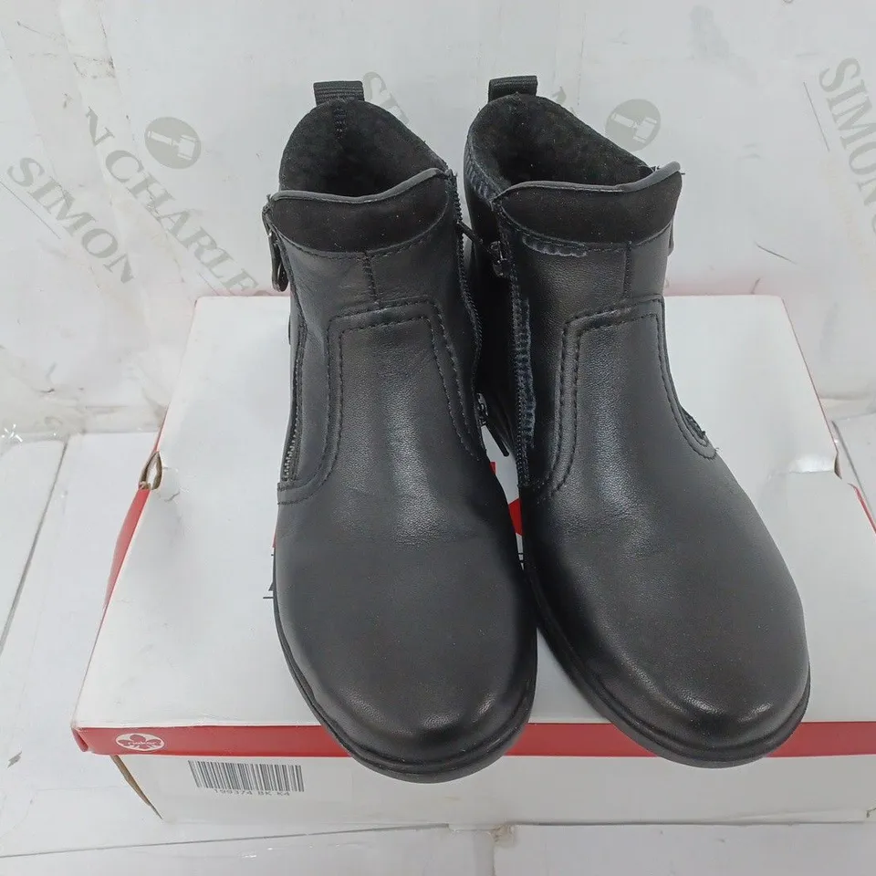 BOXED PAIR OF RIEKER ZIP-UP BOOTS IN BLACK SIZE 4 
