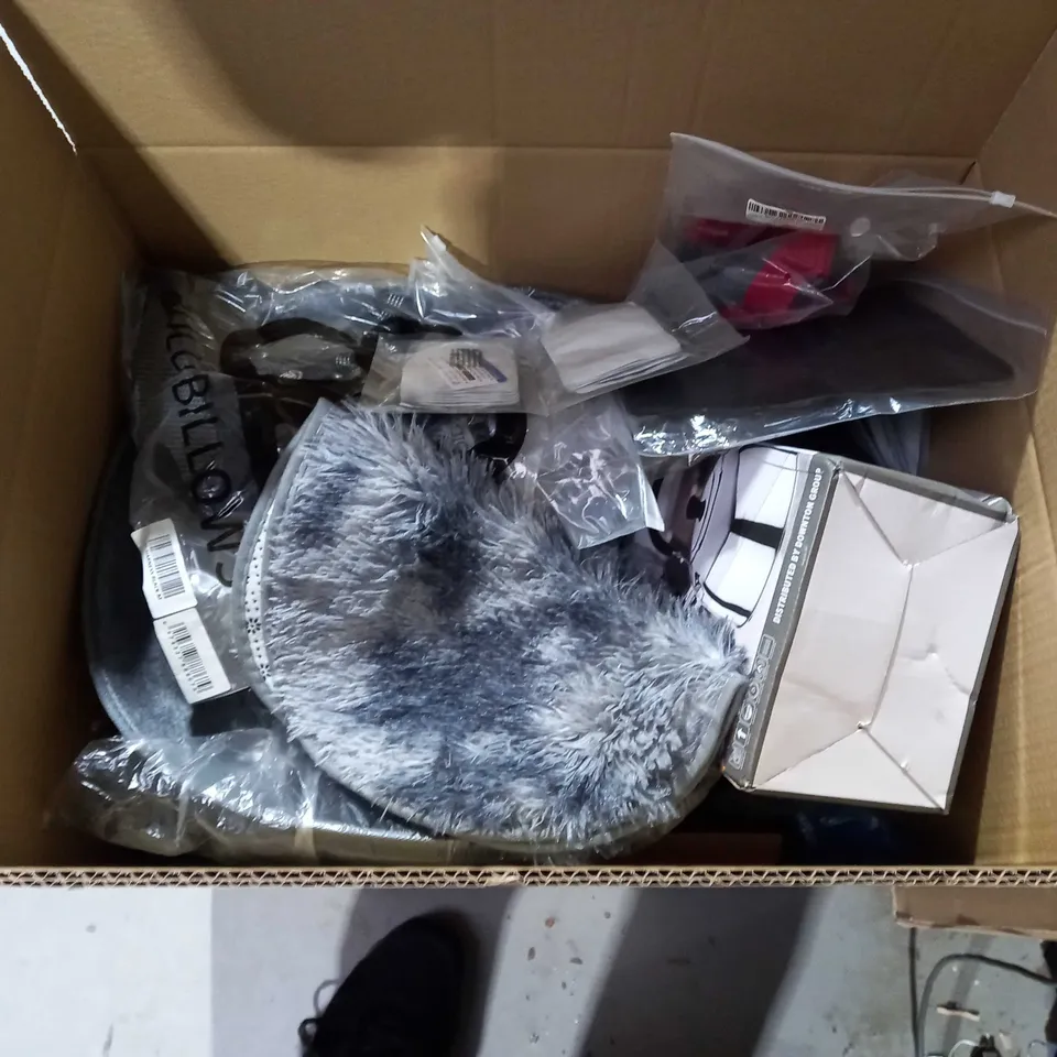 APPROX 20 HOUSEHOLD ITEMS TO INCLUDE HEATED PET MAT, PILL ORGANISER, STEEL FRYING POT