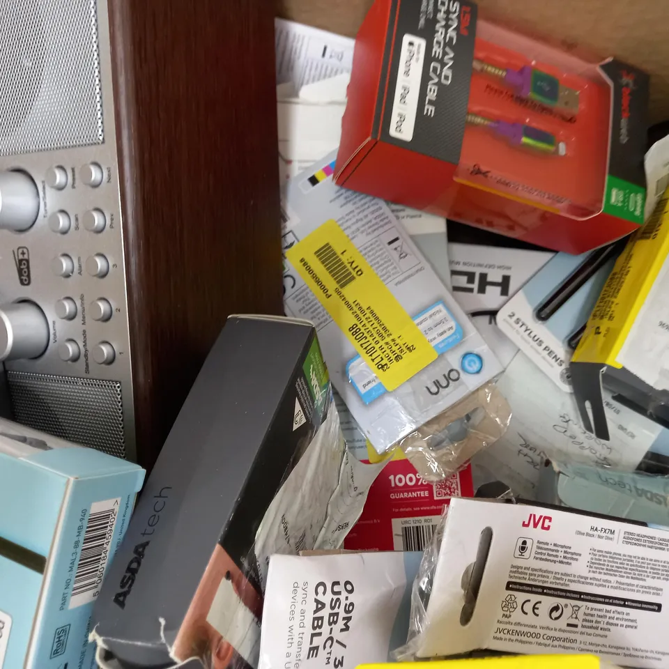 APPROXIMATELY 20 ASSORTED ITEMS TO INCLUDE PORTABLE RADIO, WIRELESS HEADPHONES, BIG BUTTON LANDLINE PHONE ETC. 