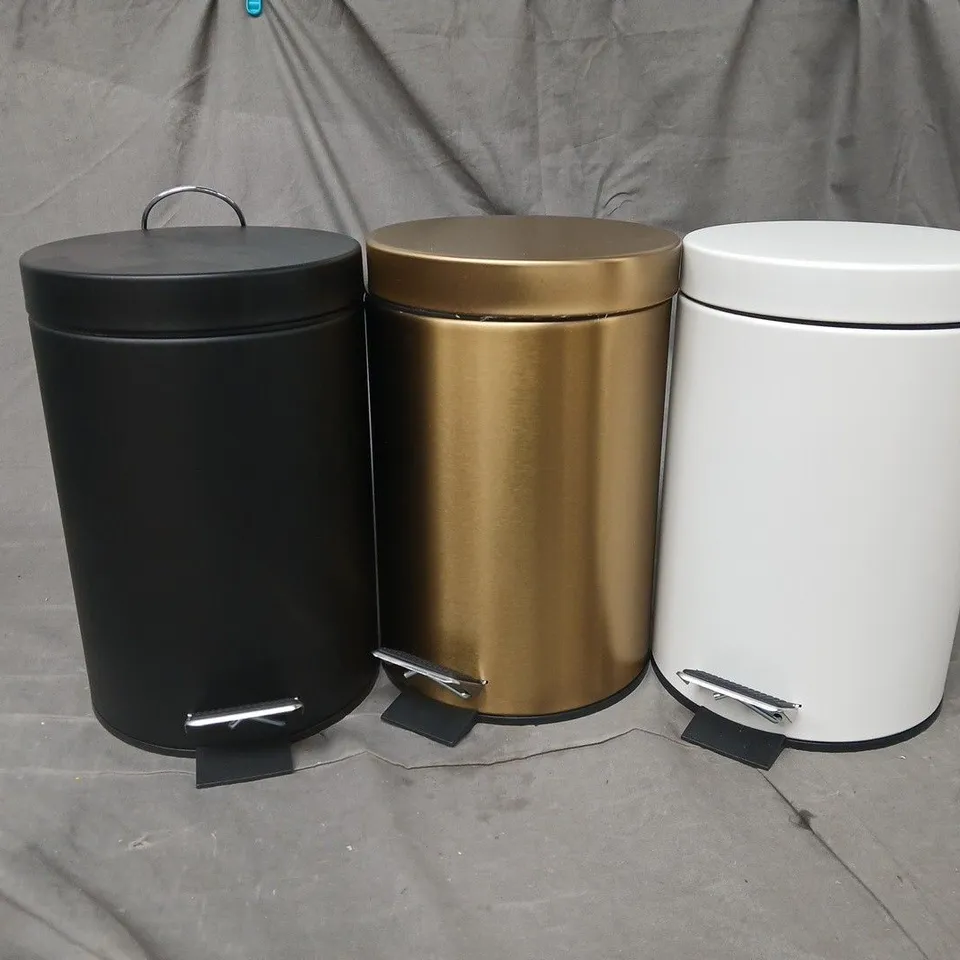 APPROXIMATELY 6 MINI PEDAL BINS IN BLACK, GOLD, WHITE - COLLECTION ONLY