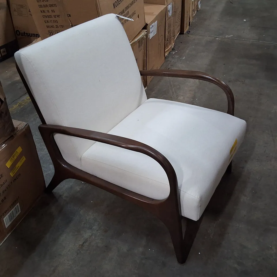 ESMA ACCENT CHAIR