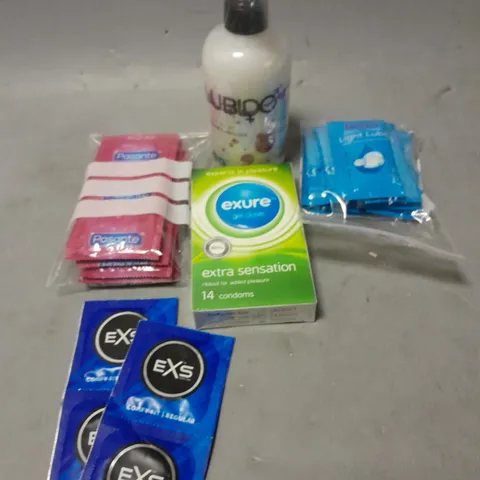 APPROXIMATELY 20 ASSORTED CONDOMS AND LUBE SACHETS