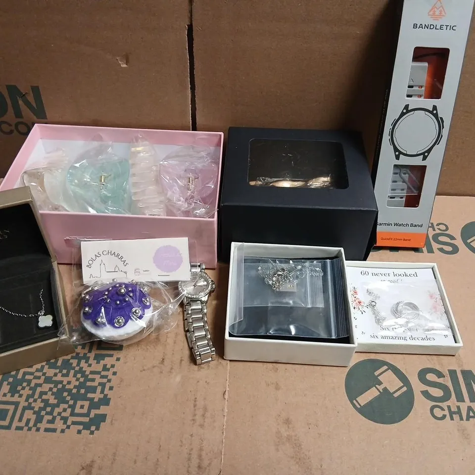LARGE QUANTITY OF ASSORTED JEWELLERY AND ACCESSORIES
