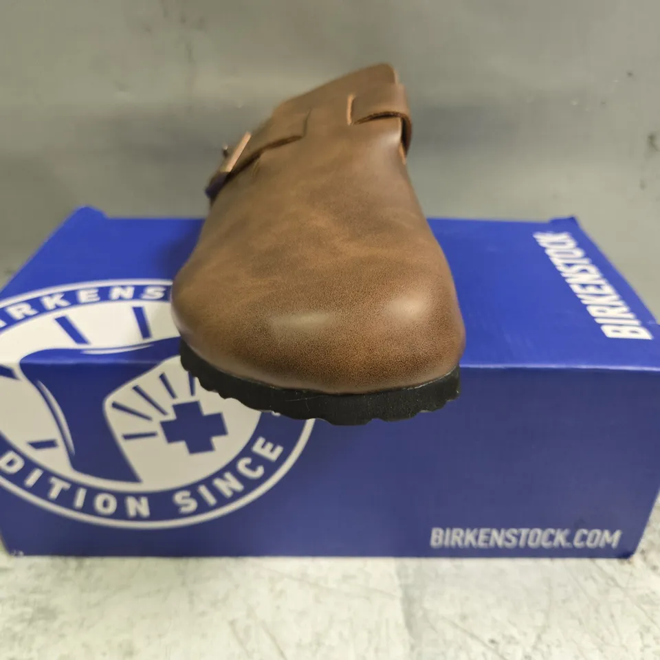 BOXED PAIR OF BIRKENSTOCK BOSTON BS SHOES IN BROWN SIZE EU 41