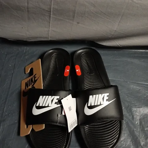 NIKE BLACK SLIDES β UK SIZE 13