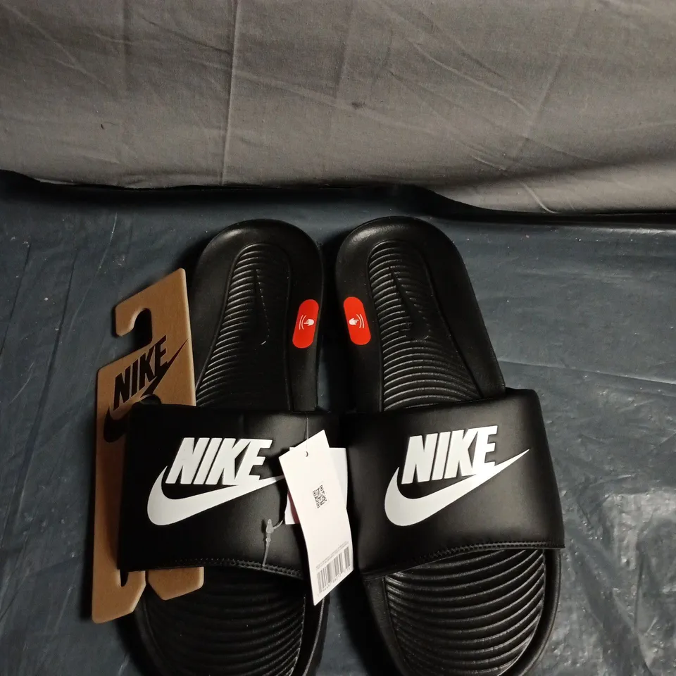 NIKE BLACK SLIDES – UK SIZE 13