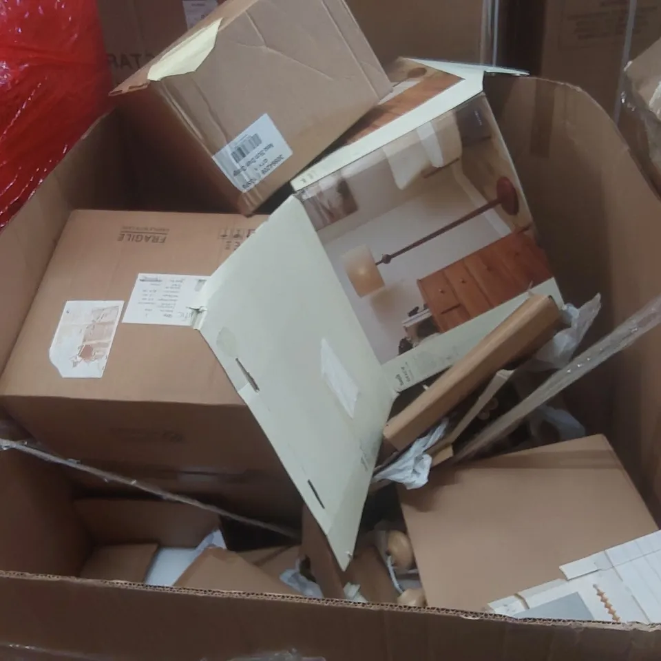 PALLET CONTAINING A VERY LARGE QUANTITY OF ASSORTED DESIGNER LIGHTING PRODUCTS INCLUDING: TRIO TRIPOD FLOOR LAMP, BOBBY FLOOR LAMP, ERIN CEILING LIGHT ECT