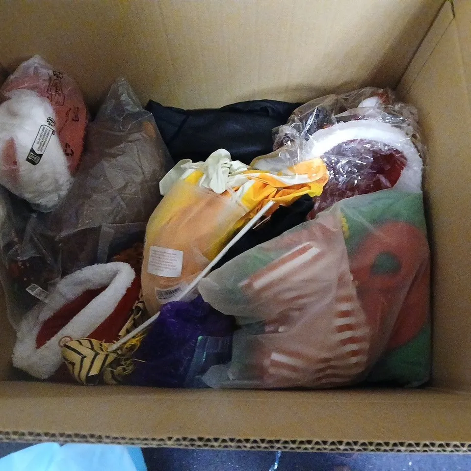 LOT OF APPROXIMATELY 20 ASSORTED FANCY DRESS ITEMS TO INCLUDE GOTHIC DRESS, ELF COSTUMES AND ANGEL WINGS