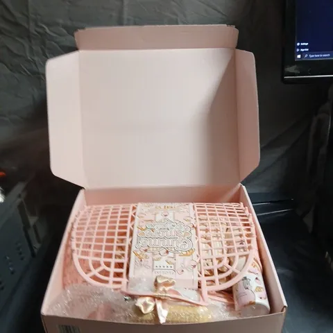 P LOUISE PINK MAKEUP BOX – BOXED COSMETIC SET