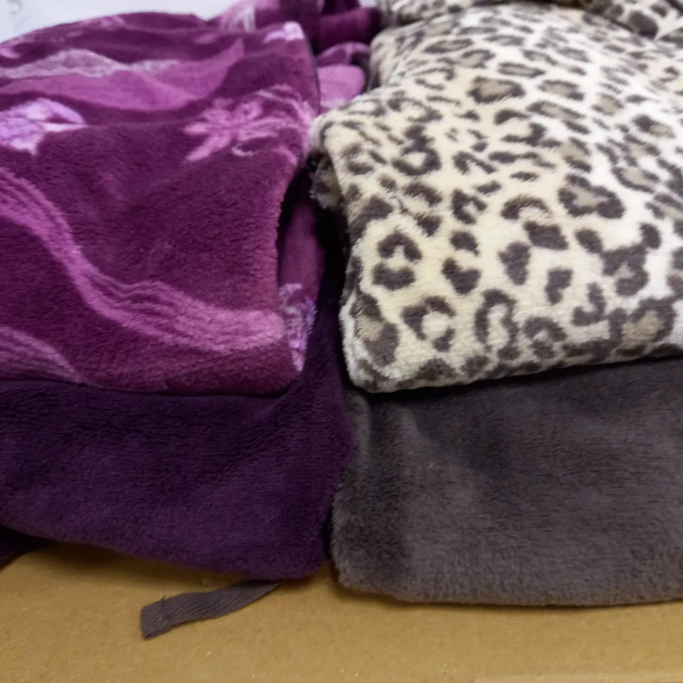 SELECTION (X 8) OF WOMEN'S SOFT FLEECE LOUNGEWEAR OUTFITS WITH PLAIN BOTTOMS AND COORDINATING FLORAL OR ANIMAL PRINT TOPS, VARIOUS SIZES
