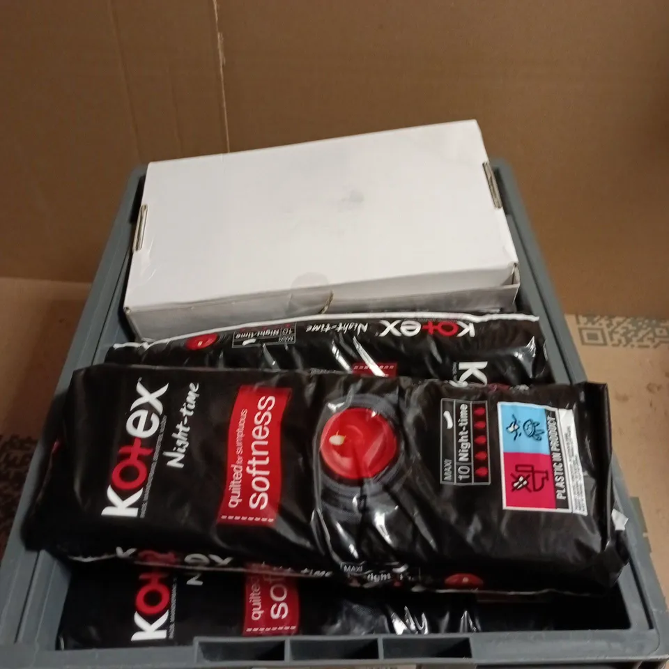 BOX OF APPROXIMATELY 10 ASSORTED COSMETIC ITEMS INCLUDING KOTEX NIGHT TIME AND JB HAIR EXTENSION 