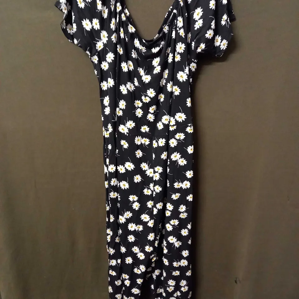 EVANS DAISY PRINT JUMPSUIT IN BLACK - SIZE 22/24