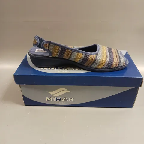 BOXED PAIR OF MIRAK CLASSIC CARLA OPEN TOE SHOES IN BLUE - 6