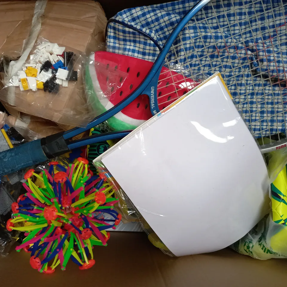 BOX OF APPROXIMATELY 10 ASSORTED TOYS AND GAMES TO INCLUDE CRYSTAL GROWING KIT, UNO, ETC - COLLECTION ONLY