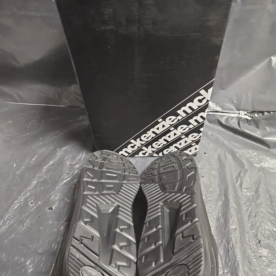 MKENZIE TRAINERS UK SIZE 9 DAYTONA SHOE